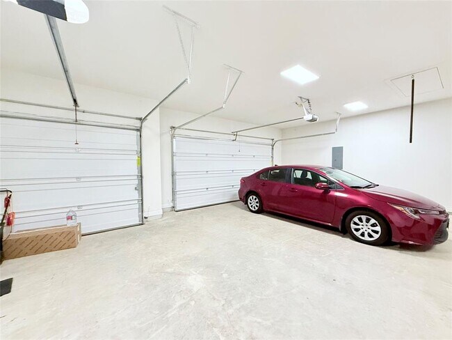 113 Low River Ln in Andice, TX - Building Photo - Building Photo