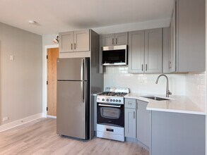 378 Hazel Ave, Unit C5 in Glencoe, IL - Building Photo - Building Photo