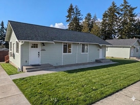 1133 W 19th St, Unit A in Port Angeles, WA - Building Photo