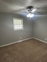 27 Nottingham Dr in Chatham, IL - Building Photo - Building Photo