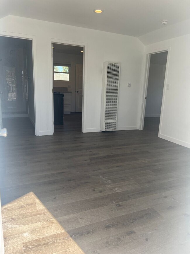 4245 Wall St in Los Angeles, CA - Building Photo - Building Photo