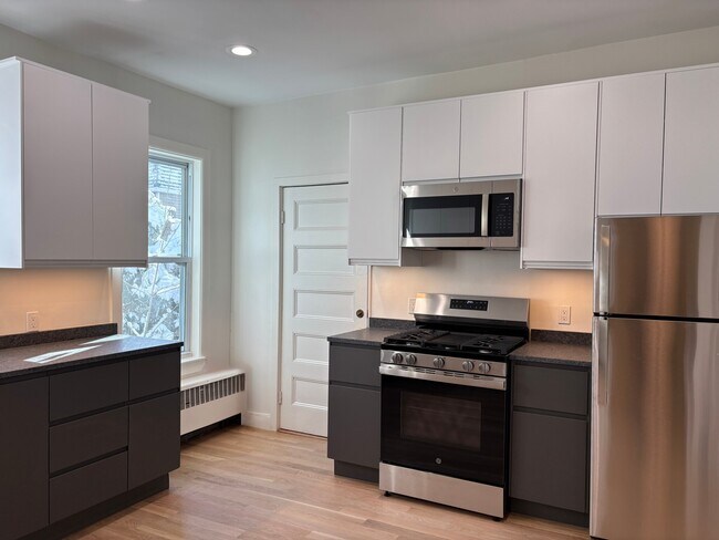 94 Hillside St, Unit 1 in Boston, MA - Building Photo - Building Photo