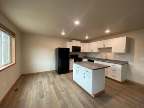 SunHill in Bryant, SD - Foto de edificio - Building Photo