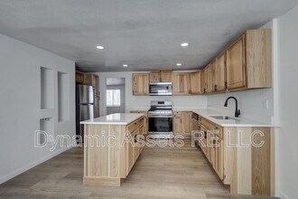 410 Fieldcrest Dr in Pittsburg, KS - Building Photo - Building Photo