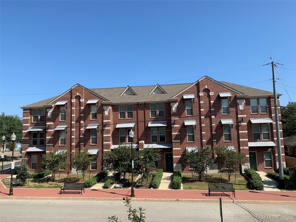300 Spruce St in College Station, TX - Building Photo