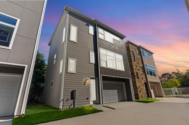 4017 Ward St in Houston, TX - Building Photo - Building Photo