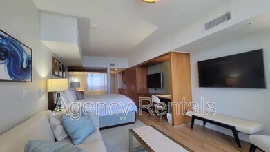 383 Kalaimoku St in Honolulu, HI - Building Photo - Building Photo