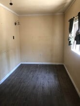 7840 Greenbush Ave in Panorama City, CA - Foto de edificio - Building Photo