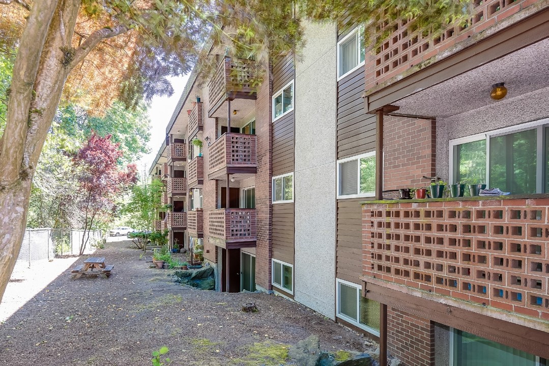 Northgate Manor Apartment in Seattle, WA - Foto de edificio