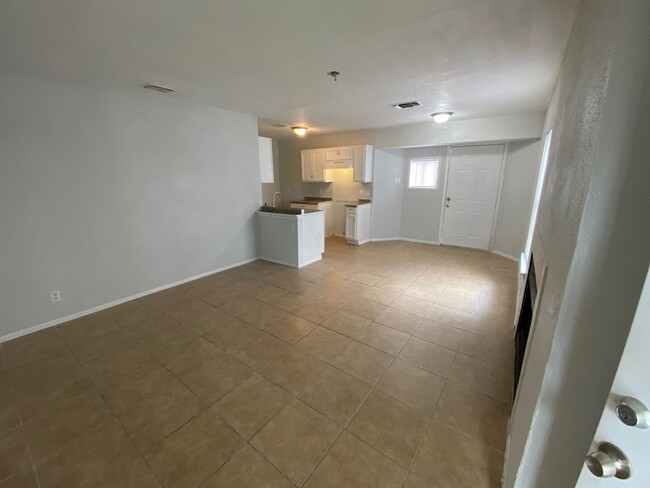 5927 Fairshire Dr in San Antonio, TX - Building Photo - Building Photo