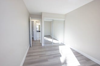 Windsor Estates in Edmonton, AB - Building Photo - Building Photo