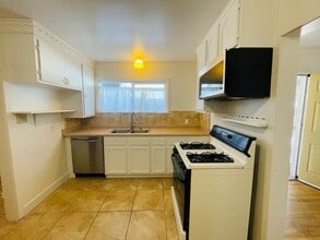 2305 Cantalier St in Sacramento, CA - Building Photo - Building Photo