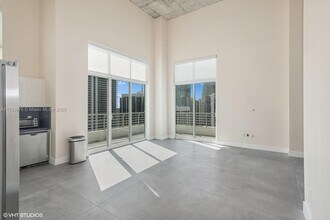133 NE 2nd Ave, Unit 12 in Miami, FL - Building Photo - Building Photo