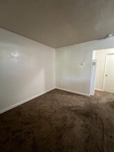 2410 N Angus St in Fresno, CA - Building Photo - Building Photo