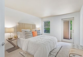 7711 NE 175th St, Unit D305 in Kenmore, WA - Foto de edificio - Building Photo