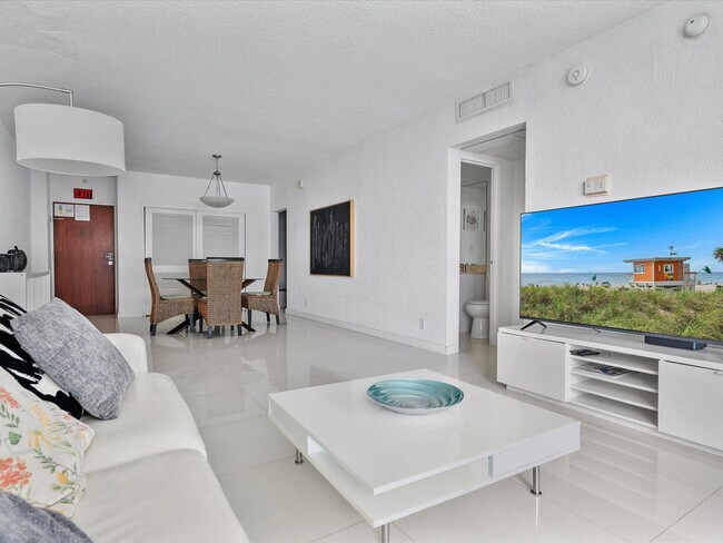 4001 S Ocean Dr in Hollywood, FL - Building Photo - Building Photo