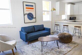 1221 NW 45th St in Miami, FL - Building Photo - Building Photo