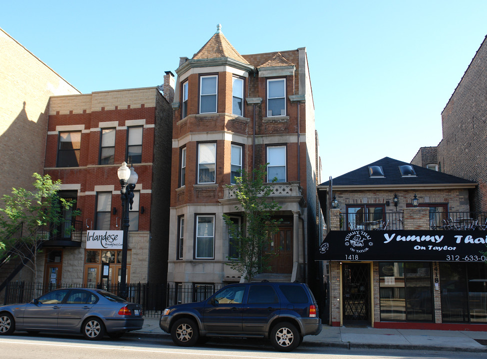 1420 W Taylor St in Chicago, IL - Foto de edificio