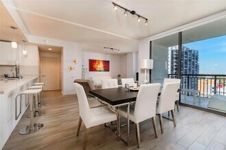 999 SW 1st Ave, Unit 1712 in Miami, FL - Building Photo - Building Photo