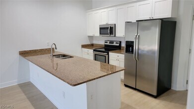 608 SE 13th Terrace in Cape Coral, FL - Building Photo - Building Photo