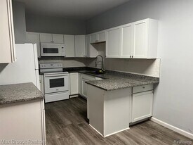 4023 Alia Dr in Warren, MI - Building Photo