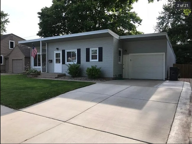 1128 Highland Ave in Mankato, MN - Building Photo - Building Photo