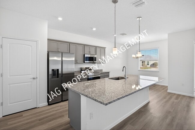 813 Clifton Rd SE in Palm Bay, FL - Building Photo - Building Photo