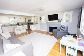 17 Ash St in Melrose, MA - Building Photo - Building Photo