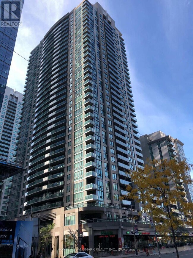 30 Grand Trunk Crescent in Toronto, ON - Building Photo - Building Photo