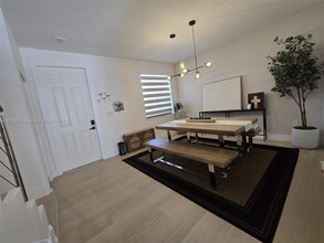 10632 W 33rd Ln in Hialeah, FL - Foto de edificio - Building Photo