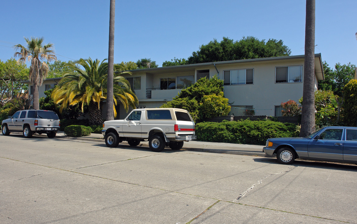 501 S Fremont St in San Mateo, CA - Building Photo