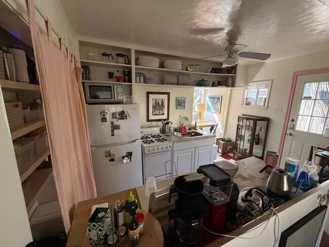 property at 3404 1/2 Grooms St