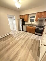 406 N Broadway, Unit 1R in Rumford, RI - Building Photo