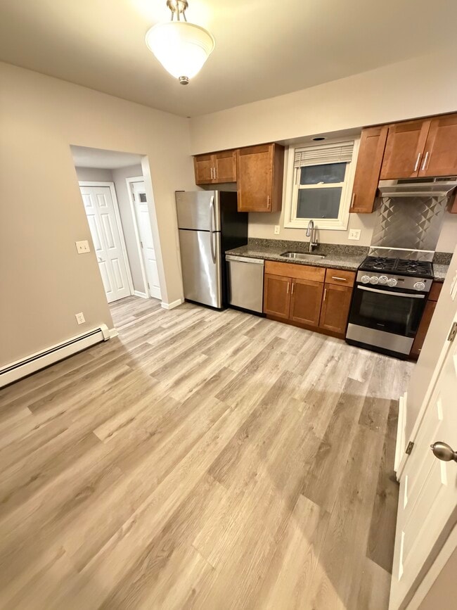 406 N Broadway, Unit Rumford 1R