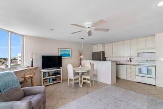 265 Dune Rd in Southampton, NY - Building Photo - Building Photo