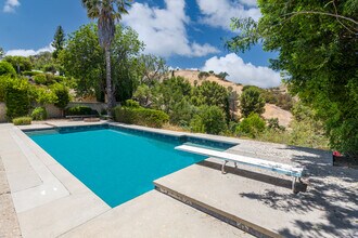 6427 Dunlo Pl in Los Angeles, CA - Building Photo - Building Photo
