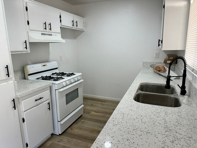 17785 Carson Cir in Adelanto, CA - Building Photo - Building Photo