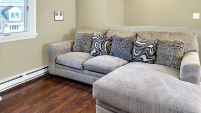 154 Charlton Ave, Unit Unit 2 in Lodi, NJ - Foto de edificio - Building Photo