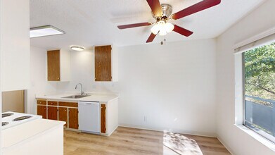823 Las Gallinas Ave in San Rafael, CA - Building Photo - Building Photo