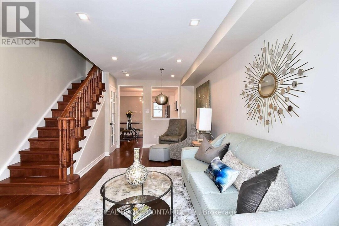 9472 Sheppard Ave E in Toronto, ON - Building Photo