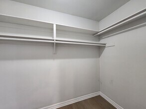 17571 Graham St, Unit A in Dumfries, VA - Foto de edificio - Building Photo