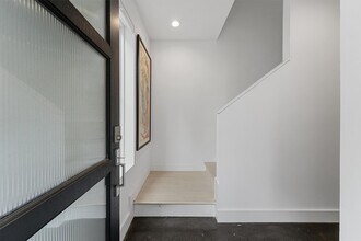 5854 E Post Oak Ln in Houston, TX - Building Photo - Building Photo