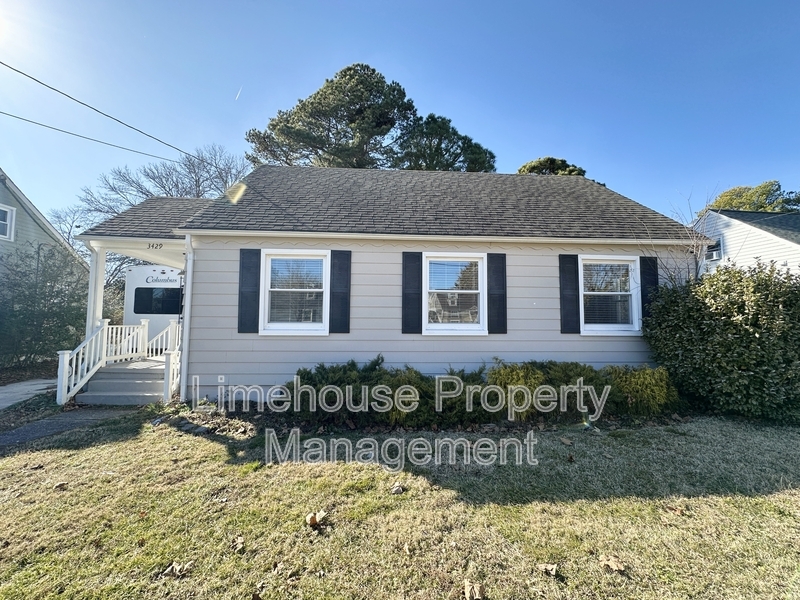 3429 W Bonner Dr in Norfolk, VA - Building Photo