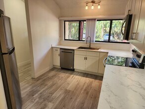 627 Glendevon Dr in New Smyrna Beach, FL - Foto de edificio - Building Photo