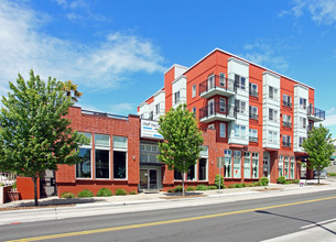 Sapphire Condominiums in Seattle, WA - Building Photo - Building Photo