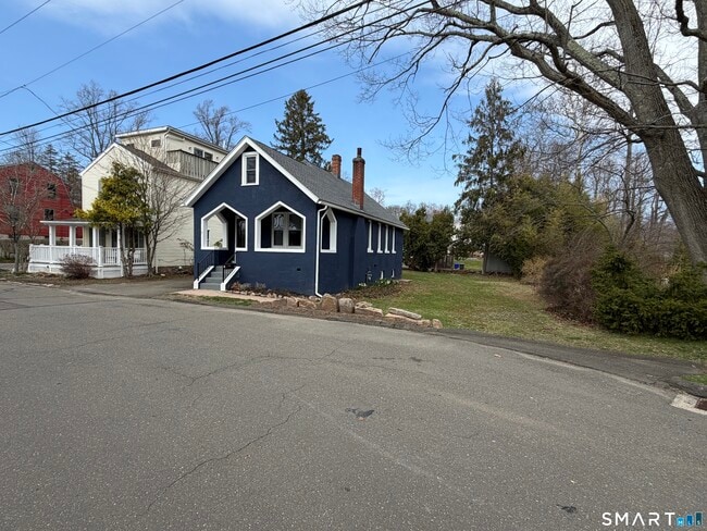 5 Westwood Rd in Branford, CT - Building Photo - Building Photo