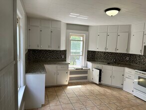 148 George St, Unit 2 in Medford, MA - Foto de edificio - Building Photo
