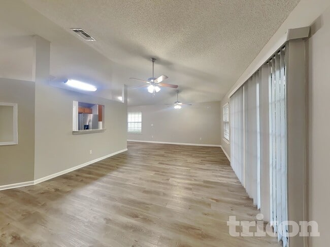 8256 Creek Hollow Ct in Jacksonville, FL - Foto de edificio - Building Photo