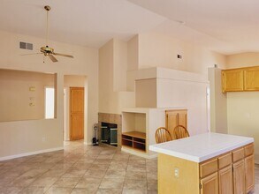 122 Greenmeadow Cir in Pittsburg, CA - Building Photo - Building Photo
