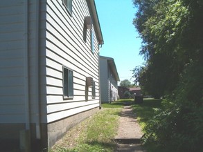 Colonial Apartments in Fenton, MI - Building Photo - Building Photo